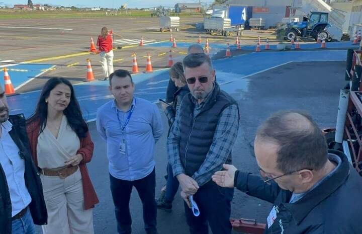 APRESENTAÇÃO DO PROJETO AO GOVERNADOR  - Foto da Notcia GOVERNO DO ESTADO CONTRIBUI PARA CAMPANHA TODOS PELA SERRA GACHA